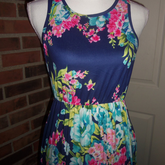 Floral Maxi Dress - Picture 3 of 4